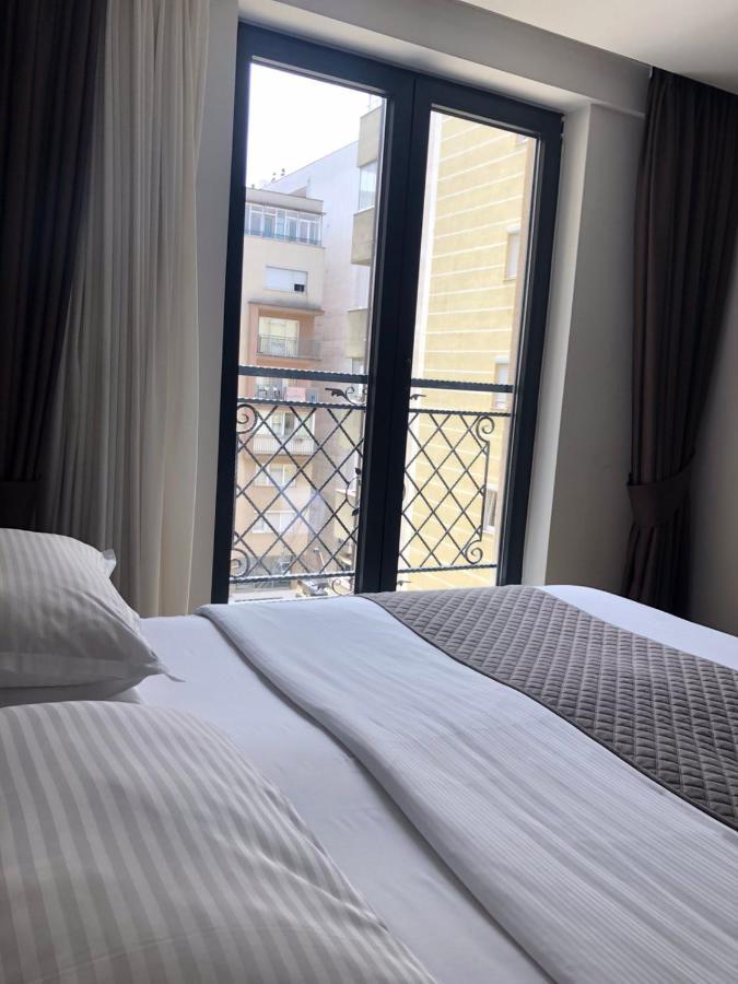 Qama Hotel Приштина Экстерьер фото