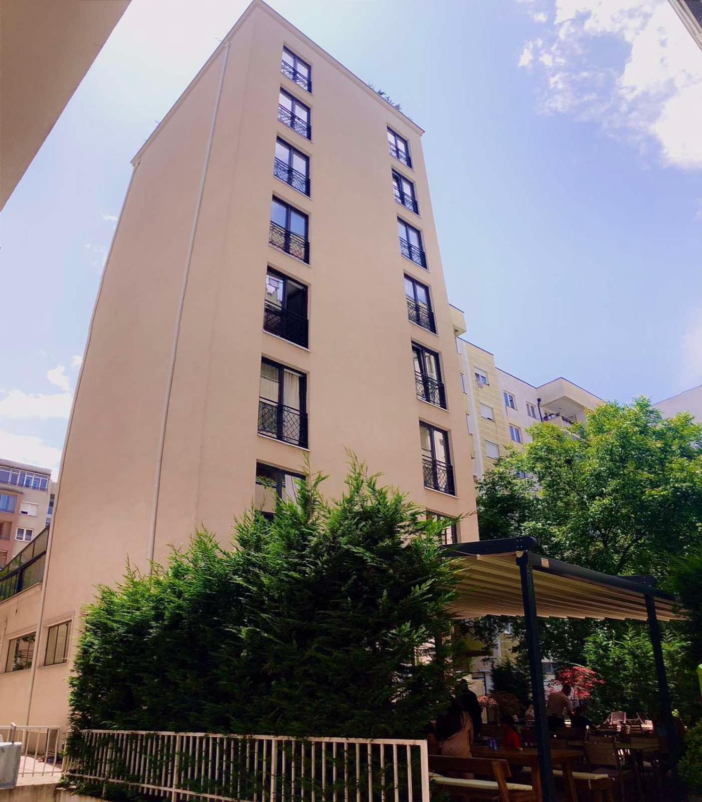 Qama Hotel Приштина Экстерьер фото