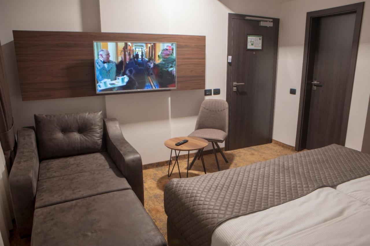 Qama Hotel Приштина Экстерьер фото