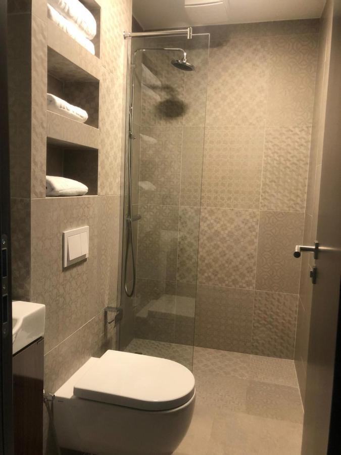 Qama Hotel Приштина Экстерьер фото